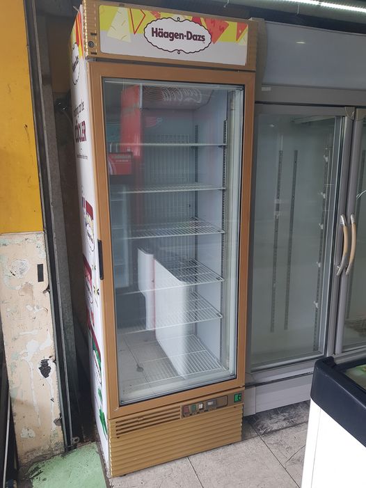 tủ đông đứng mặt kính dung tích 500L xuất xứ thái lan mới 95%