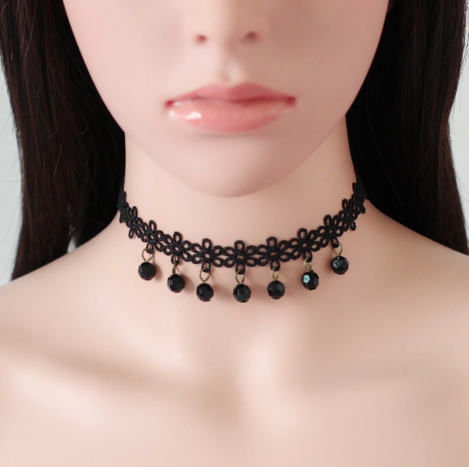Vòng cổ choker ren hoa treo chuỗi ngọc sang chảnh