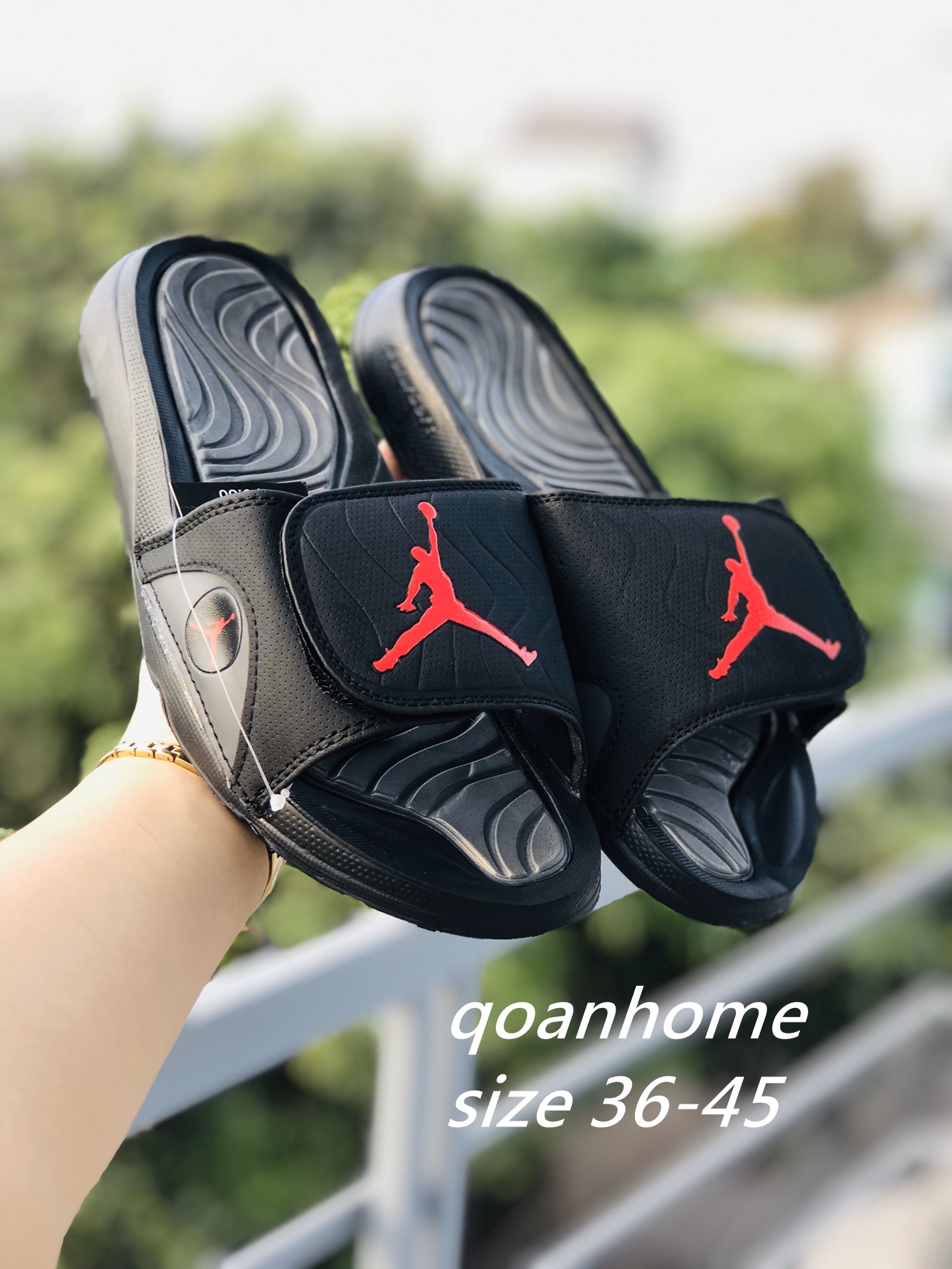 [TẶNG HỘP] Dép quai ngang nam nữ jordan hy dro 4 ĐEN LOGO ĐỎ- dép thời trang - dép nam - dép nữ - dép cặp - dép đôi