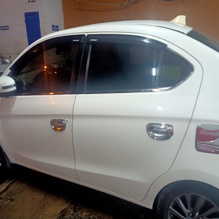 Bộ Ốp nẹp viền chân kính + ốp tay hõm cửa xe Mitsubishi Attrage form 2014 đến 2021.