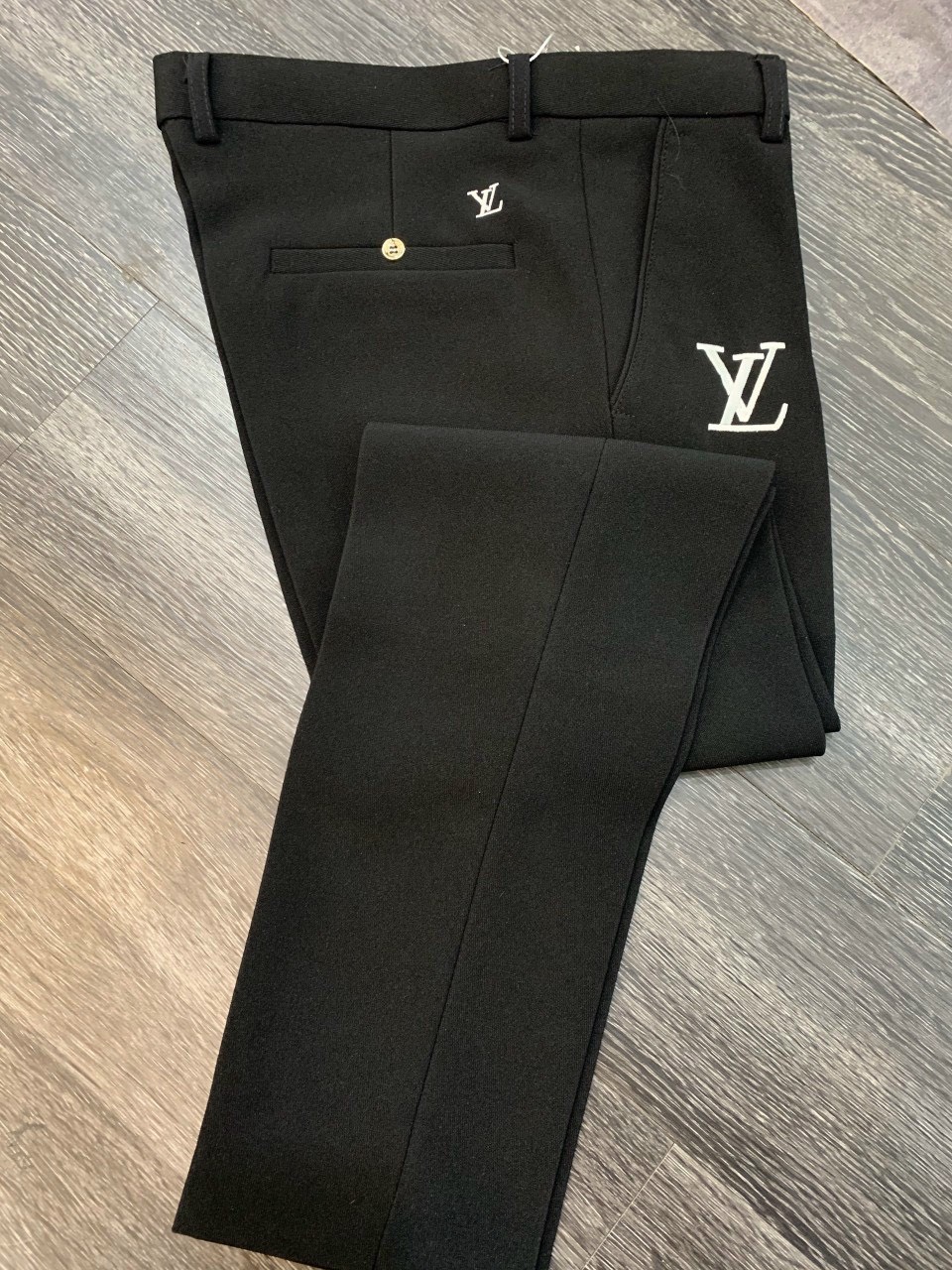 [HCM]Quần Tây Âu Đen Thêu Logo Chữ Dáng Ôm Ống Côn Vải Chống Nhăn Mẫu Quần Âu Mới Nhất Giá Cực Rẻ Hàng Y Hình