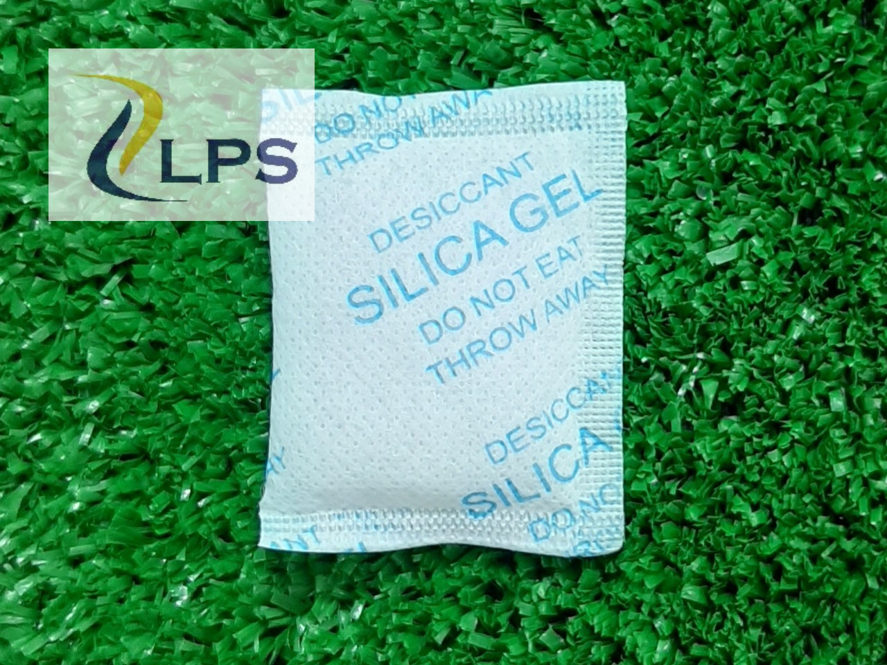 Hạt chống ẩm/ hút ẩm Silica gel 5gr, đóng gói 200 túi = 1000gr công dụng hút ẩm quần áo , hút ẩm giày dép , hút ẩm sách vở , hút ẩm máy ảnh ,  hút ẩm thiết bị điện tử ,  hút ẩm thực phẩm khô