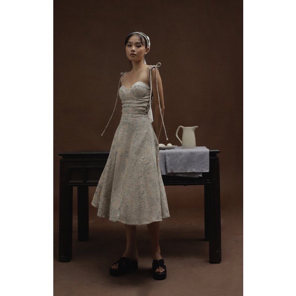 Đầm midi hai dây cúp ngực The Country Camellia Dress vải linen premium