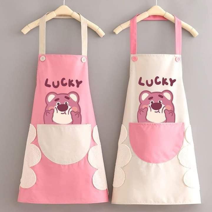 Tạp Dề Nấu Ăn Hình Gấu Dâu Tây Lotso Dễ Thương - Chống Nước Chống Dầu, tạp dề gấu hồng, tạp dề chống nước, tạp dề nhà bếp, tạp dề mẫu mới