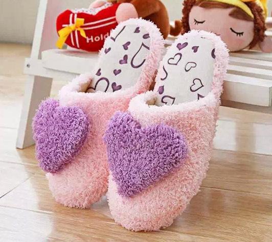 [HCM]Dép Bông Đi Trong Nhà Hình Trái Tim Kiểu dáng đơn giản họa tiết và màu sắc dễ thương ôm trọn bàn chân một cách nhẹ nhàng thoải mái
