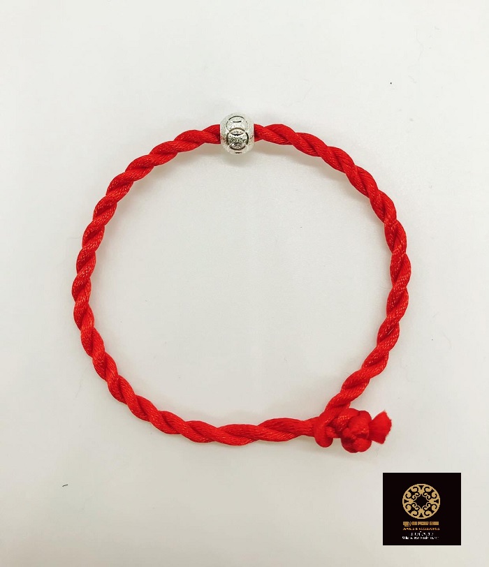 Vòng tay chỉ đỏ may mắn mix charm bi bạc, vòng đeo tay nữ tinh tế thời trang mang may mắn cho người đeo