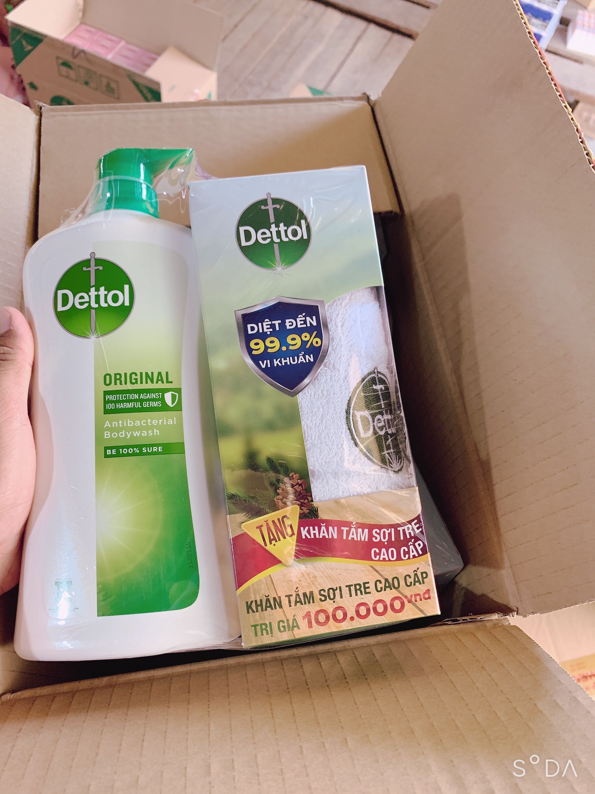 Sữa tắm Dettol kháng khuẩn và dưỡng thể – Chai 950g