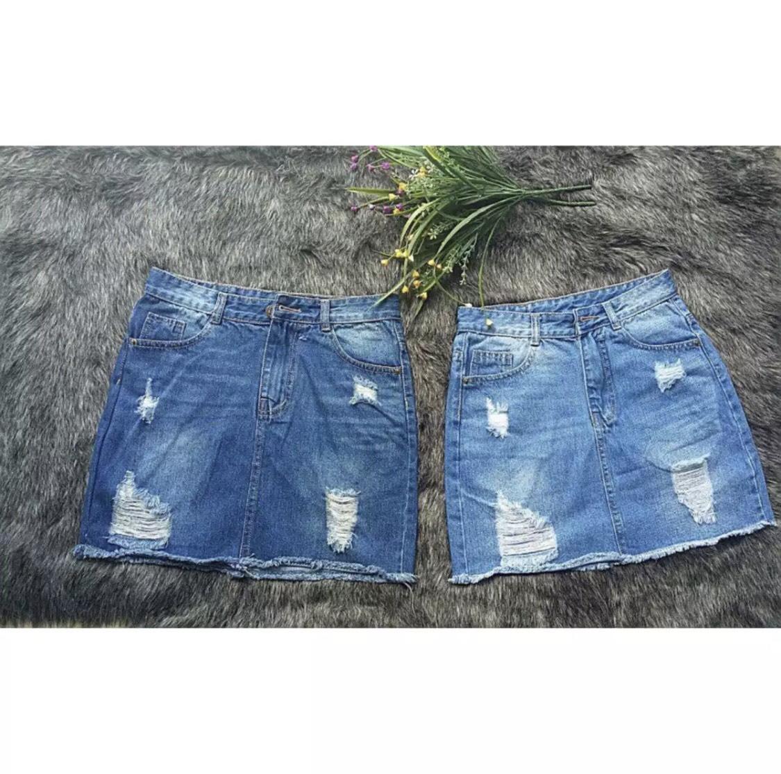 Chân váy jean rách xước lai