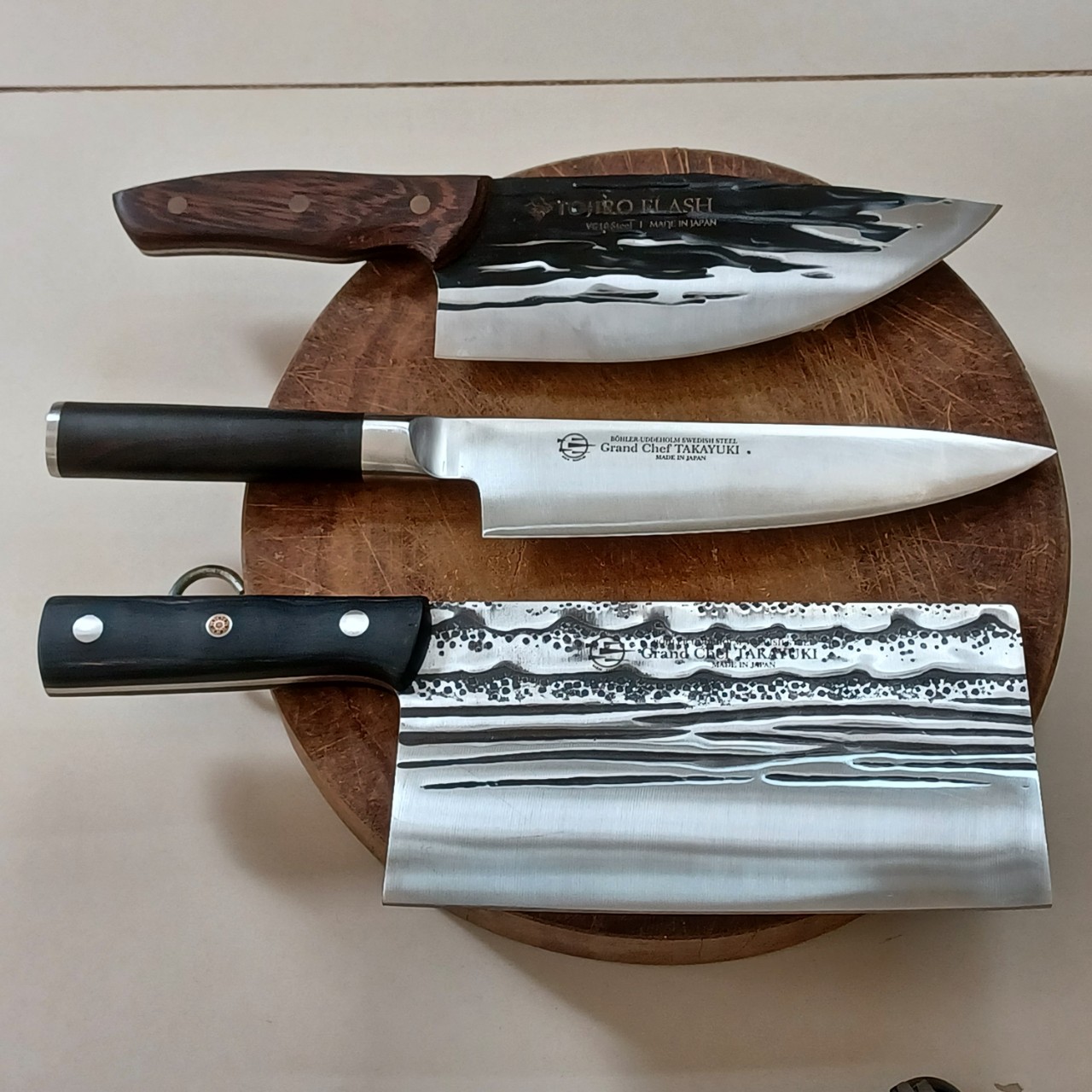 Dao chặt giò heo, thái thịt, lạng cá sắc mịn. dao bếp nhật