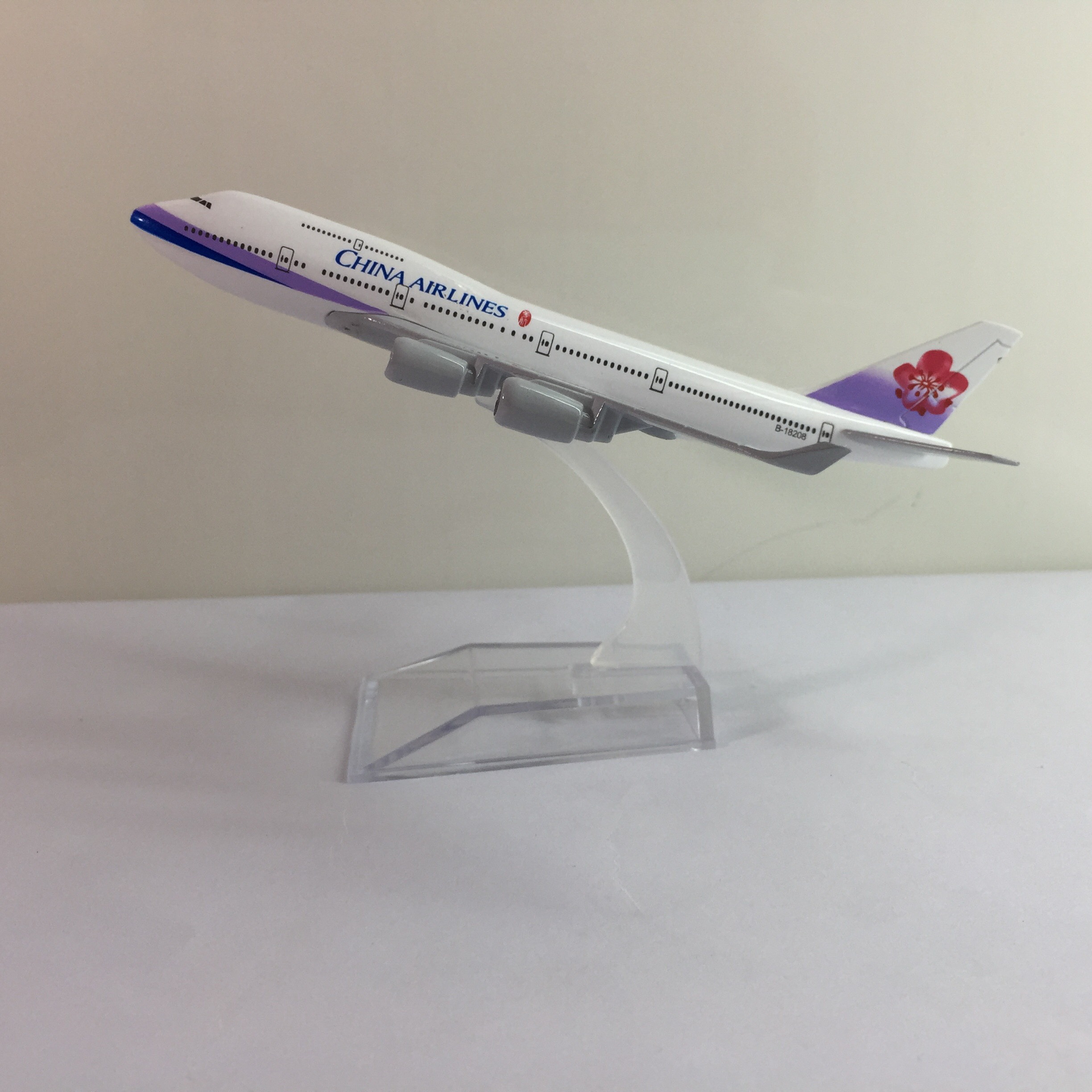 Mô hình máy bay B747 kim loại dòng Boeing 747 - 400 16cm món quà tặng mô hình tĩnh die-cast trưng bày bàn làm việc, kệ ti-vi, giá sách