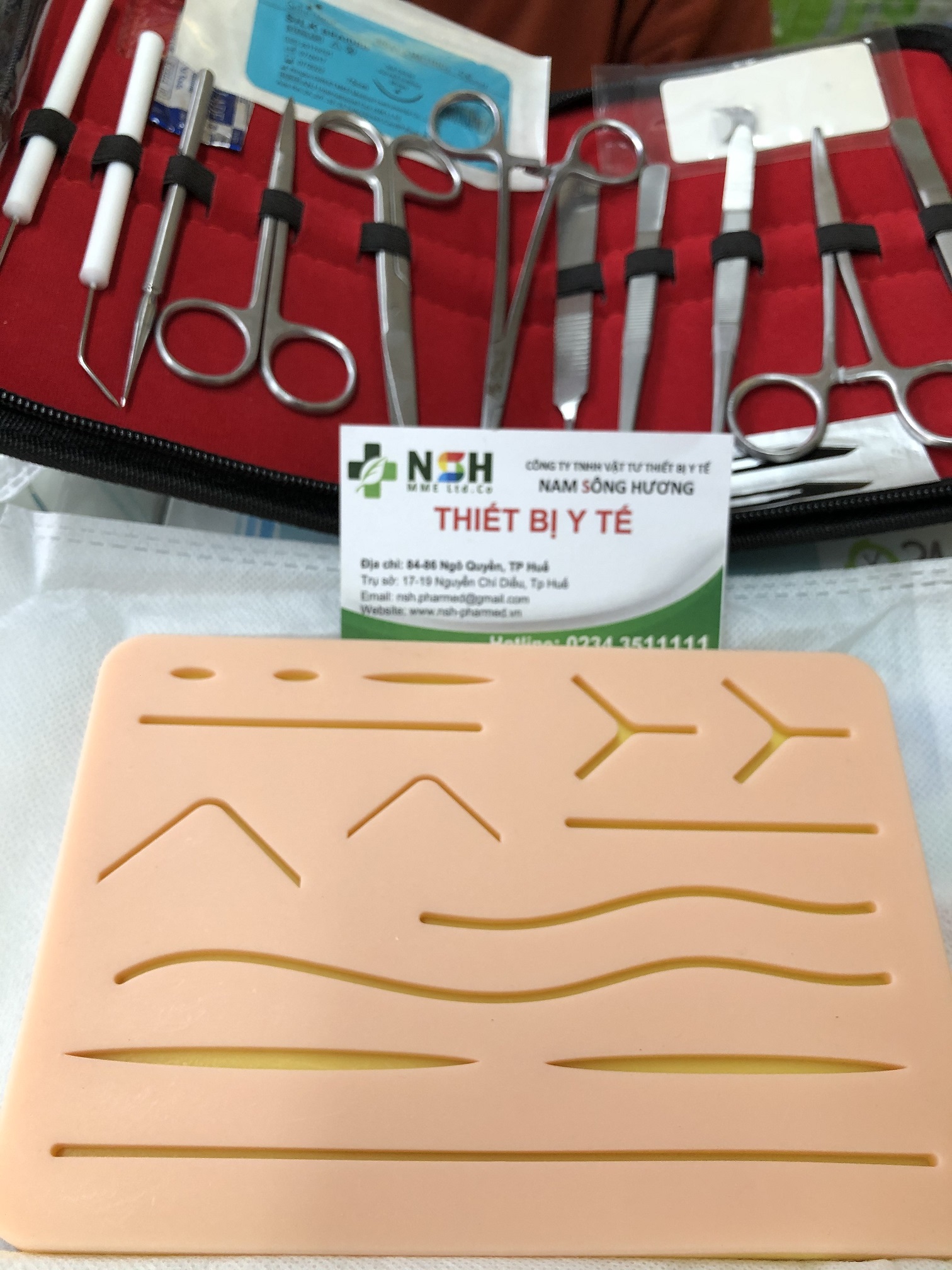 Mô hình da giả tập khâu vết mổ bằng silicon - miếng da giả tập khâu, mô hình thực hành khâu da vết thương,mô hình khâu da silicone thực tập khâu vết thương bộ thực hành khâu da y khoa