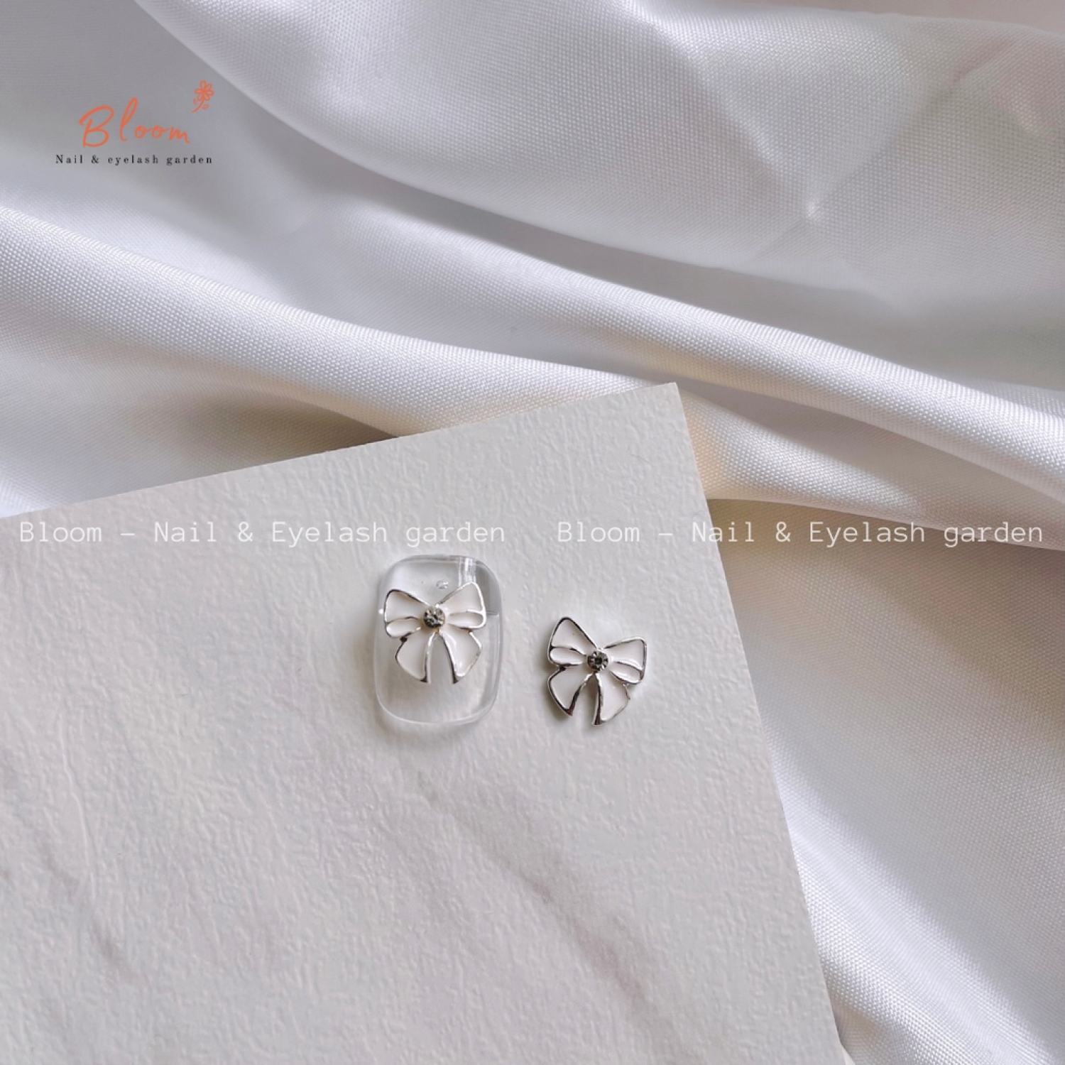 Charm nơ gắn móng tay
