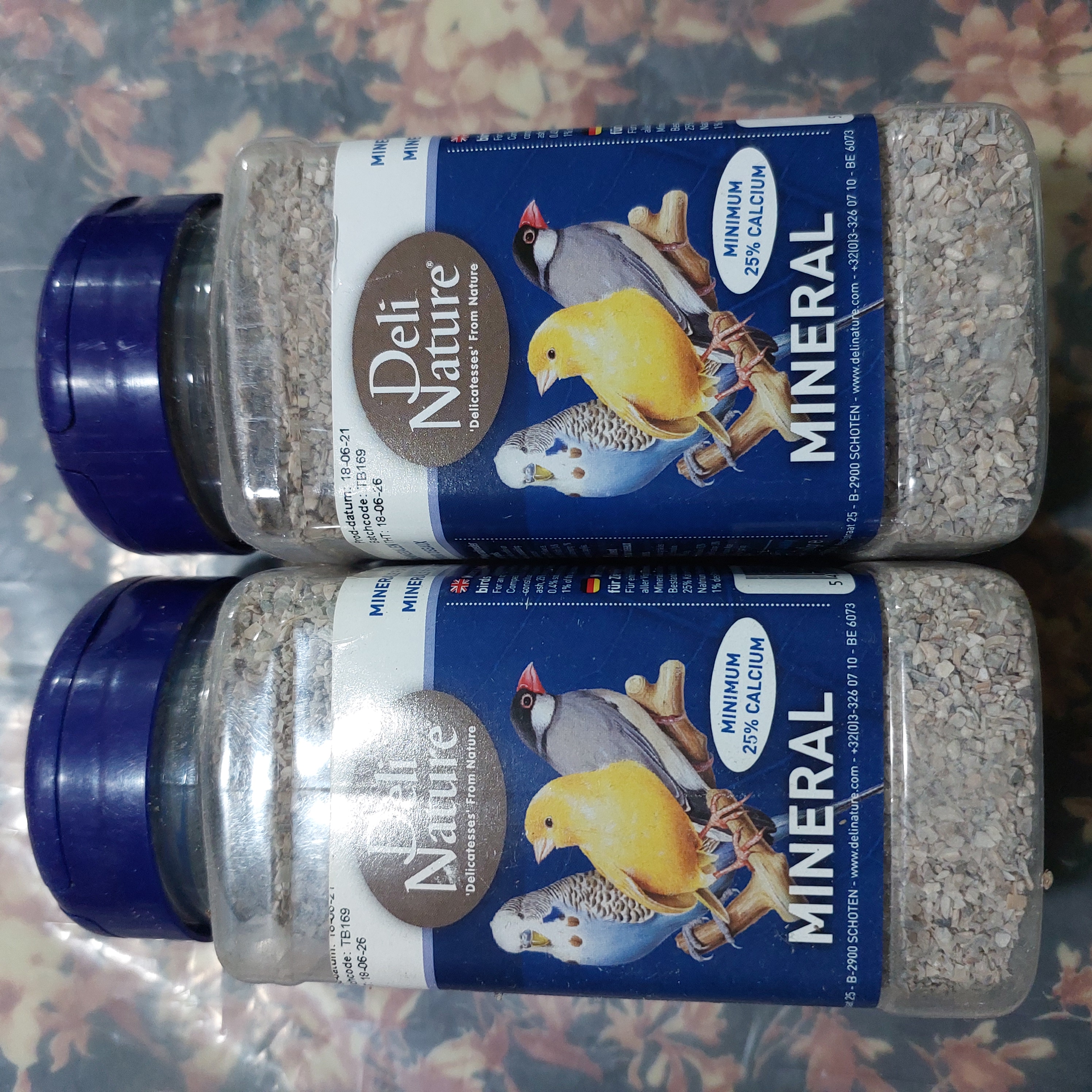 Khoáng grit cung cấp canxi cho chim cảnh. Xuất xứ Bỉ. Hủ 660gr. 187k