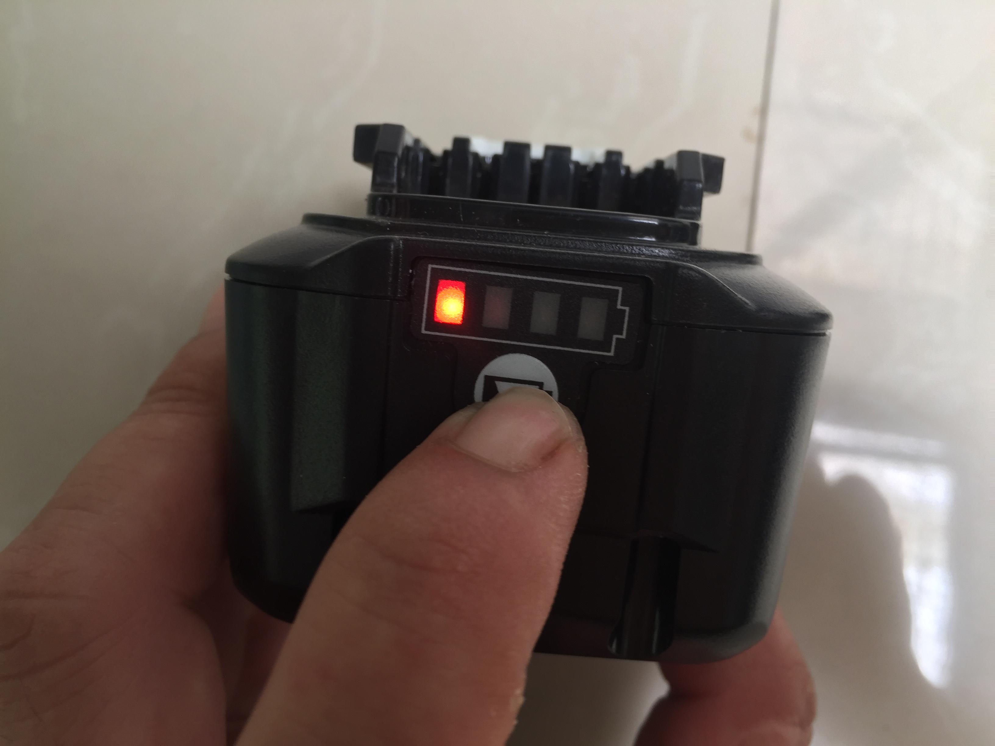 Pin makita 12v max 5a được làm từ pin lishen mới