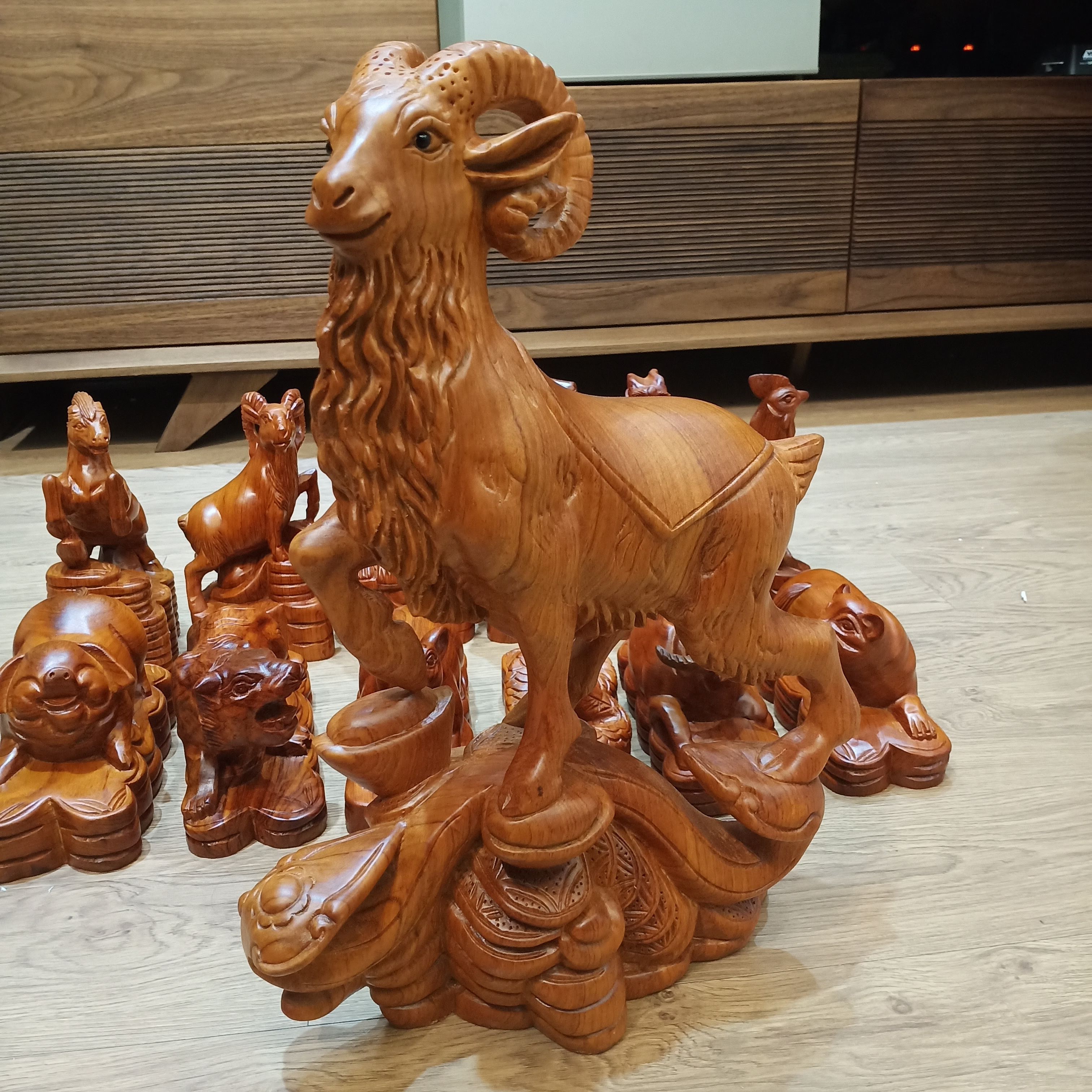 Tượng gỗ Linh Ngân tượng Dê tài lộc