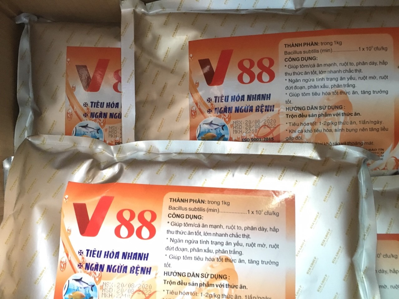 Thùng 20 gói men tiêu hóa V-88 dùng cho nuôi trồng thủy sản