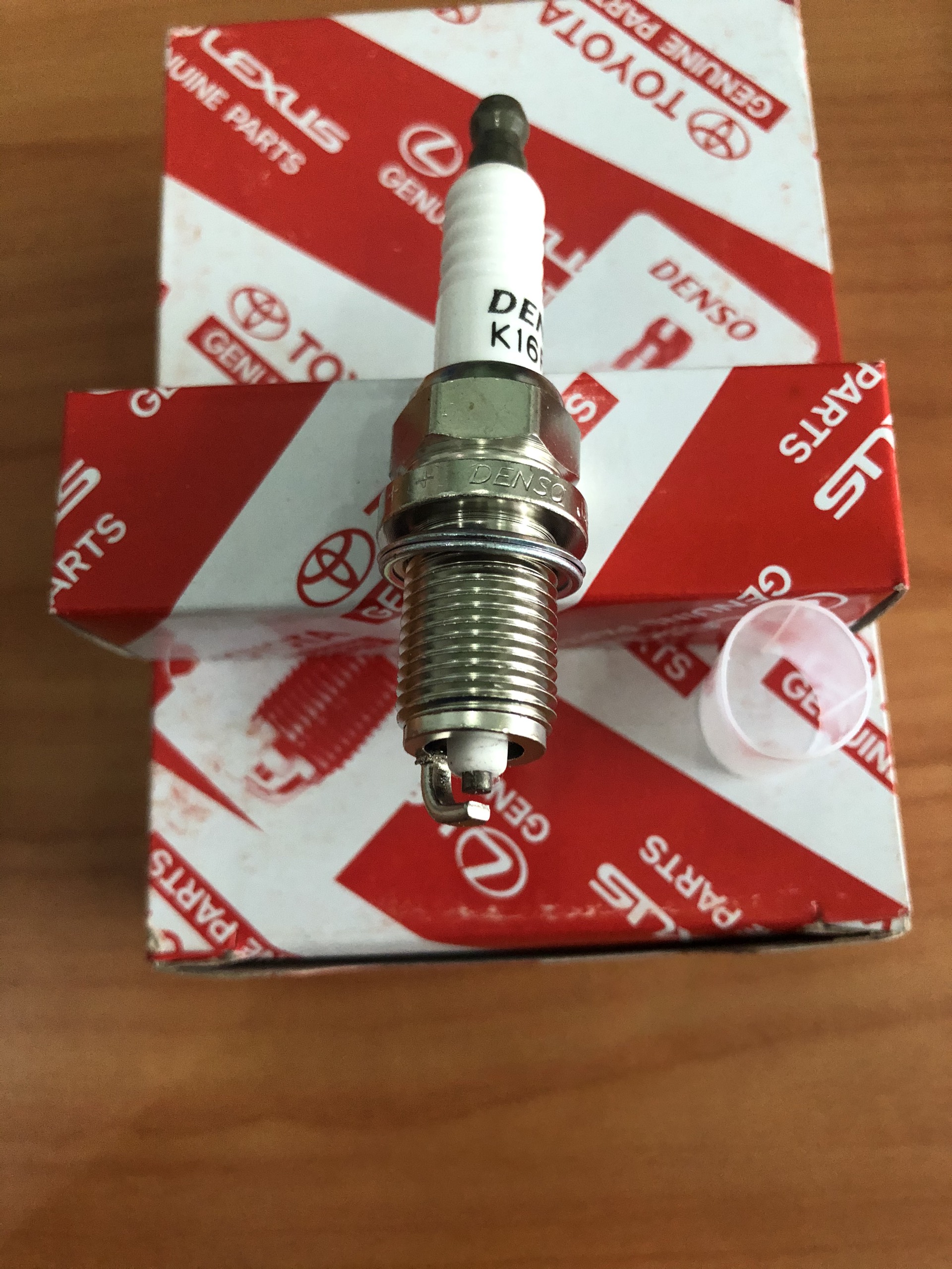 Bộ 4 Bugi Denso Toyota Vios 2002- 2014 Toyota Altis 2003-2018  ren 14 chân ngắn-than 90919-01176 Toyota Vios 2014 Toyota Altis