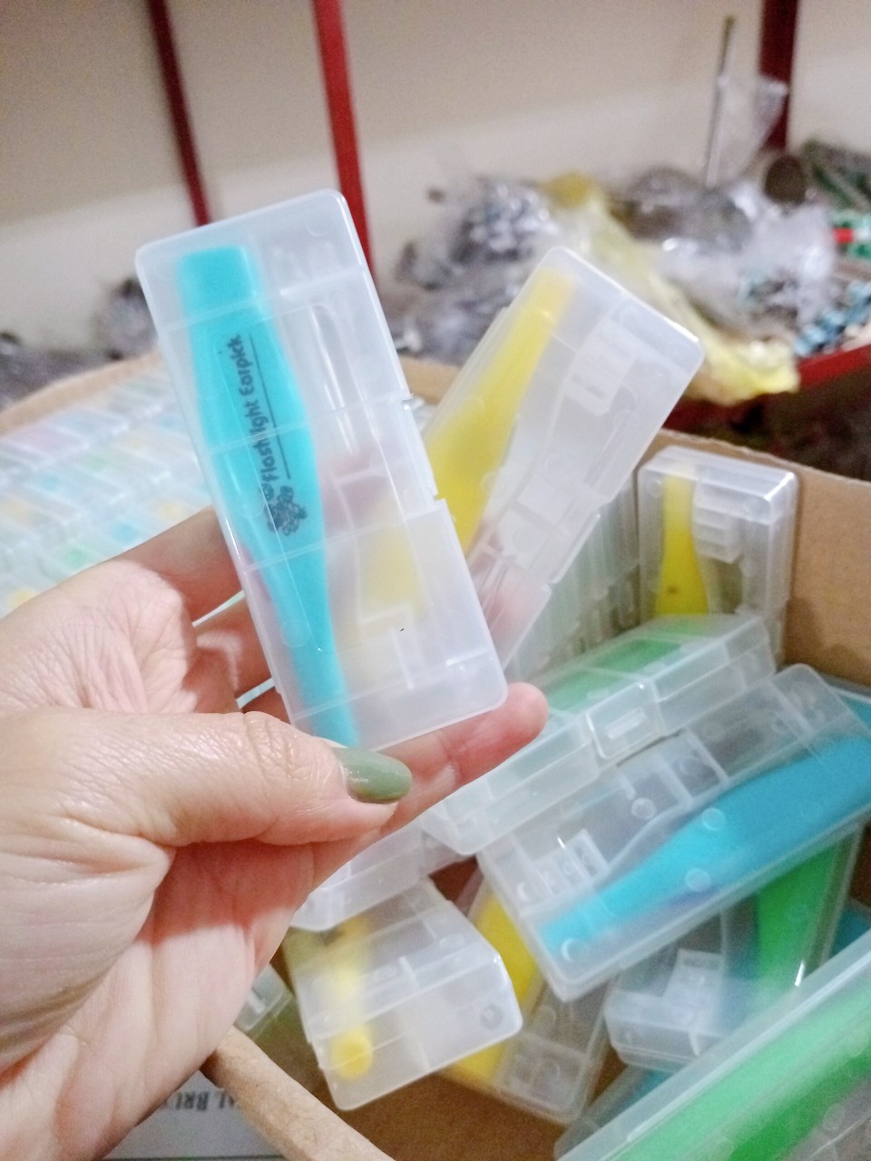 Dụng cụ lấy ráy tai có đèn pin ( thích hợp cho trẻ nhỏ )