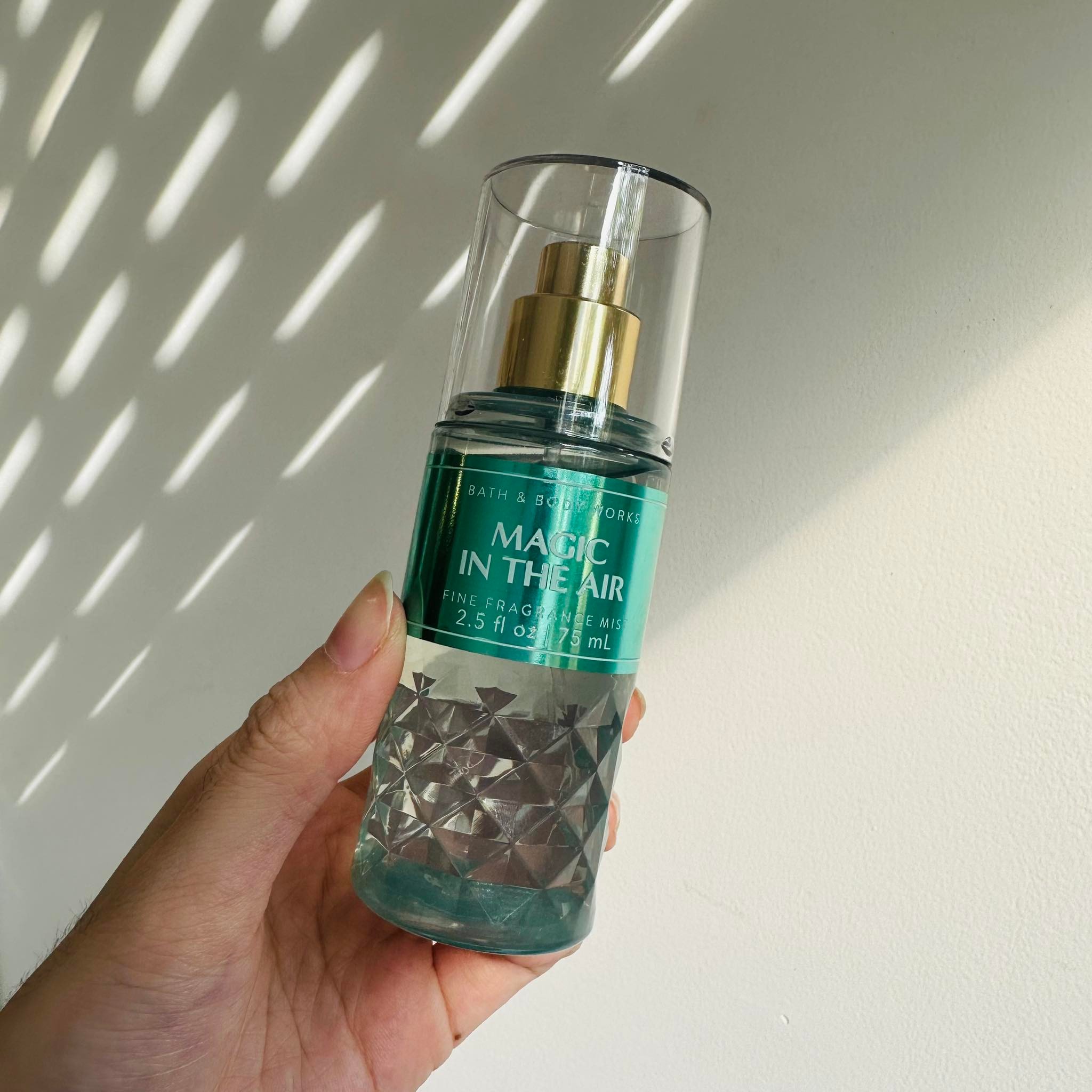 Xịt thơm toàn thân bath & body works body mist magic in the air 75ml
