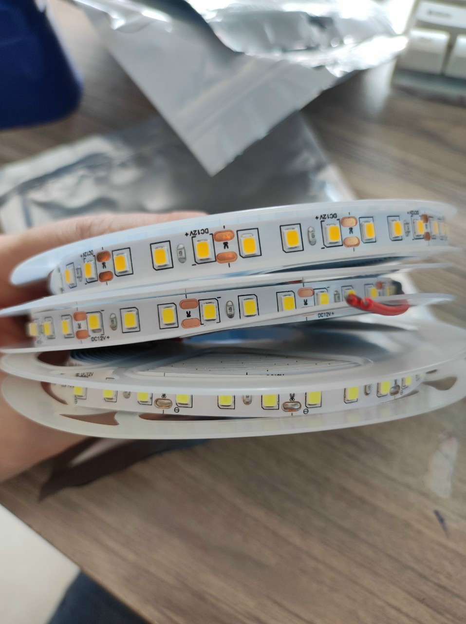 Cuộn led dây dán 12v - 2835 - 120led /mét