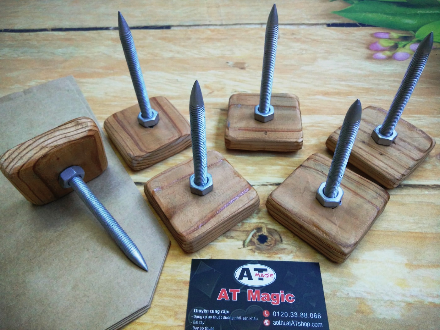 dụng cụ ảo thuật đập đinh