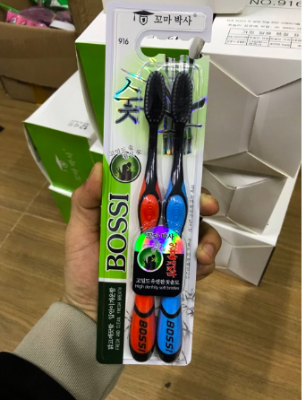 Bàn Chải Đánh Răng Bossi Than Tre Hoạt Tính Hàn Quốc