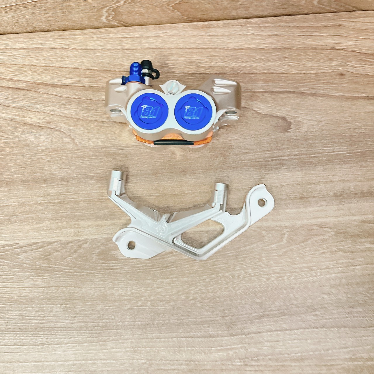 Heo Dầu 81 CNC 4 Piss Thailand kèm pát Winner đĩa 260/267mm màu xanh