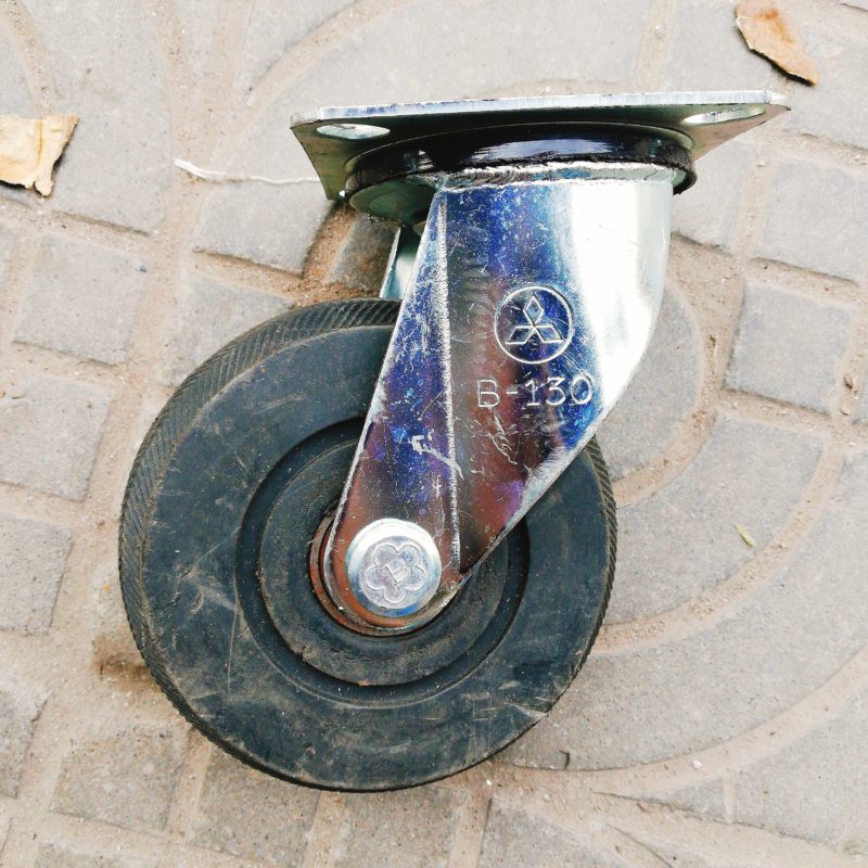 Bộ 4 bánh xe cao su 130 (2 bánh quay và 2 bánh cố định)