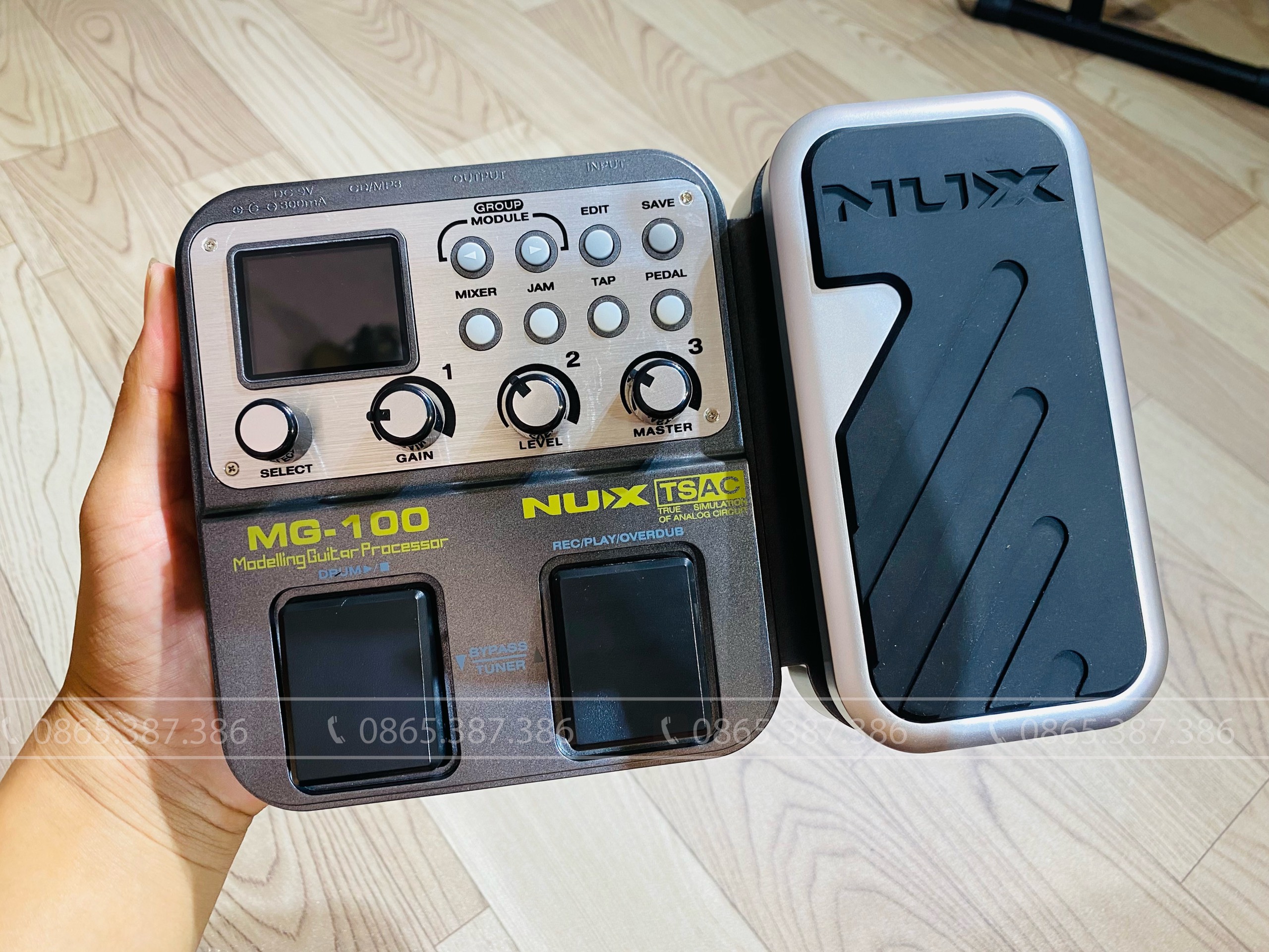 Phơ bàn Nux MG100 dành cho guitar điện