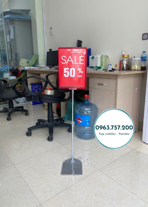 Combo gồm 10 bảng giá a4 đỏ + chân đế sắt + tấm pvc trong suốt, bảng giá siêu thị chân đế sắt