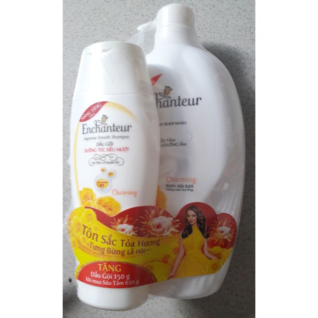 Sữa tắm trắng & dưỡng ẩm hạt 650g charming