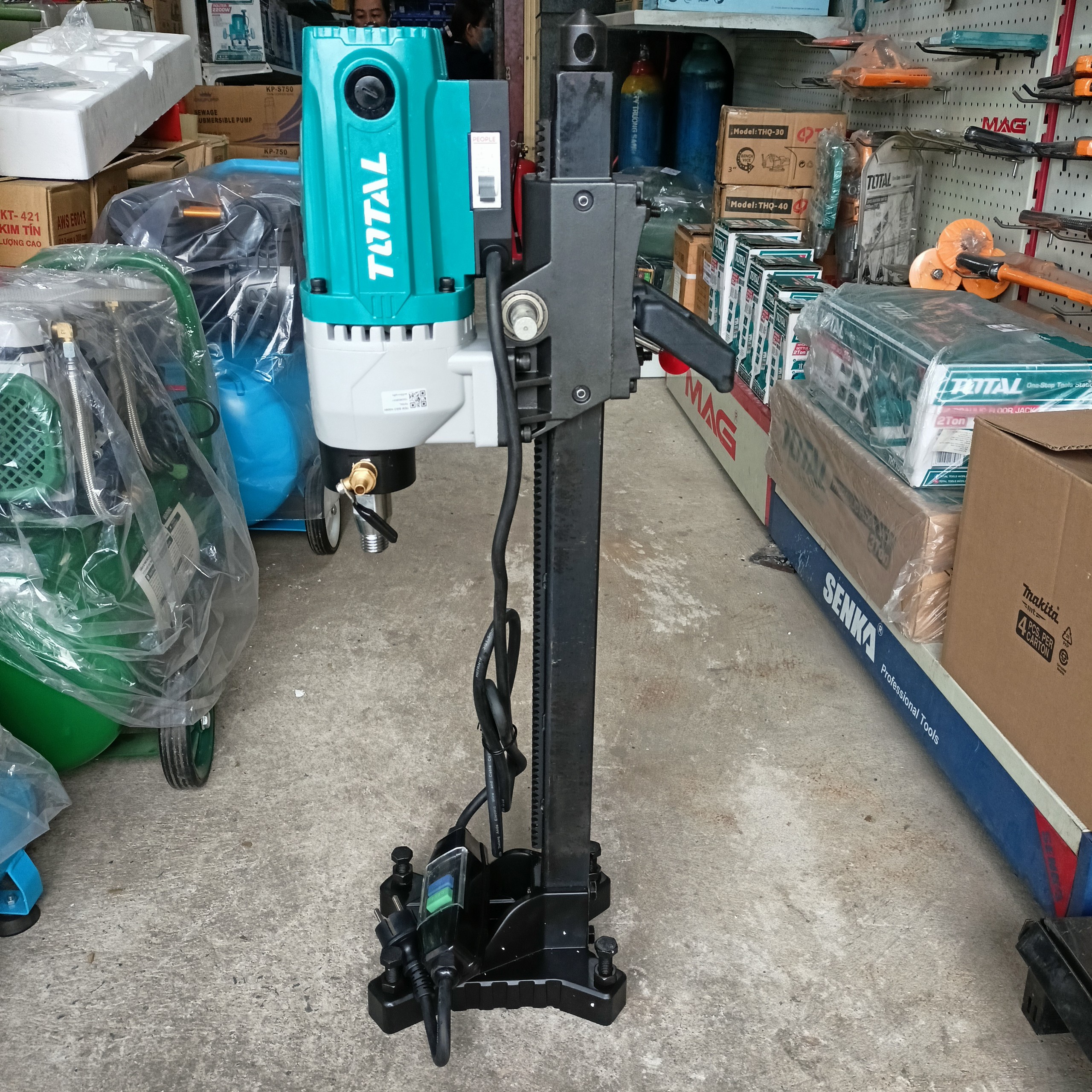 Máy khoan ống/máy khoan đá/máy khoan rút lõi bê tông 200mm 2800w 220v total - tddm28001 máy chính hãng cty tpc phân phối