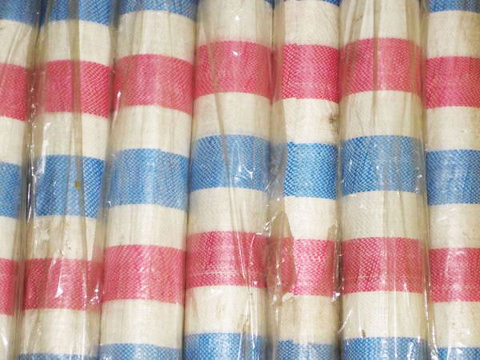 BẠT che nắng mưa khổ 4m x 50m giá sỉ dành cho công trình thi công che vật liệu và lót sàn đổ bê tông