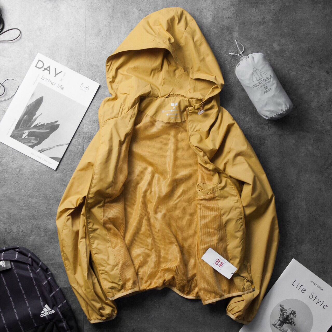 Áo Khoác Gió Uniqlo Màu Vàng