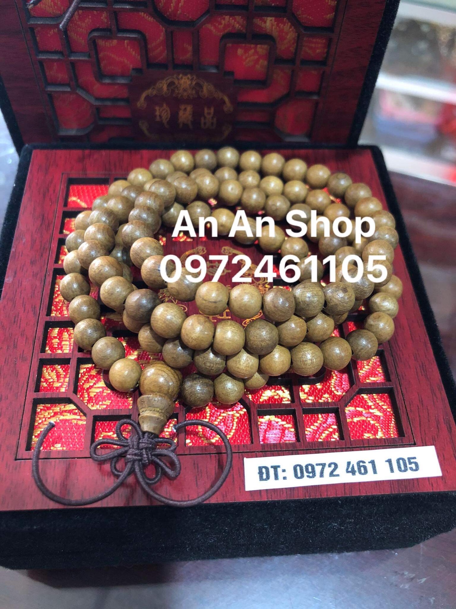 Vòng tay 108 hạt cỡ 6ly bằng gỗ đàn hương màu vàng