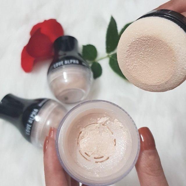 Phấn phủ bột nhũ love alpha