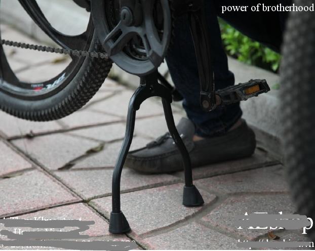 Chân chống giữa lắp gầm chữ A xe đạp thể thao hợp kim nhôm