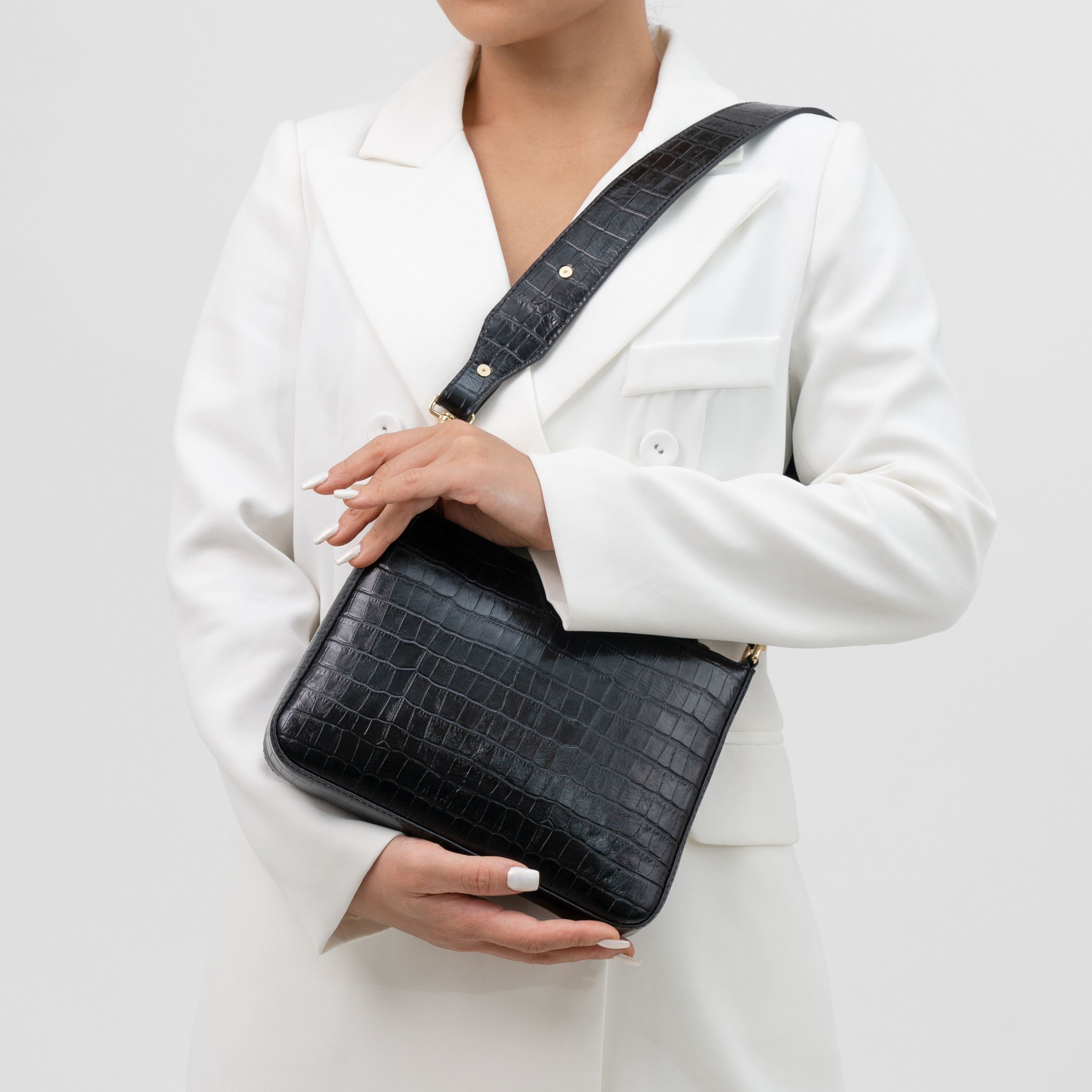 Túi xách nữ da bò thật dập vân cá sấu đeo chéo màu nâu thủ công bằng tay từ local brand Hoi An Soul Leather