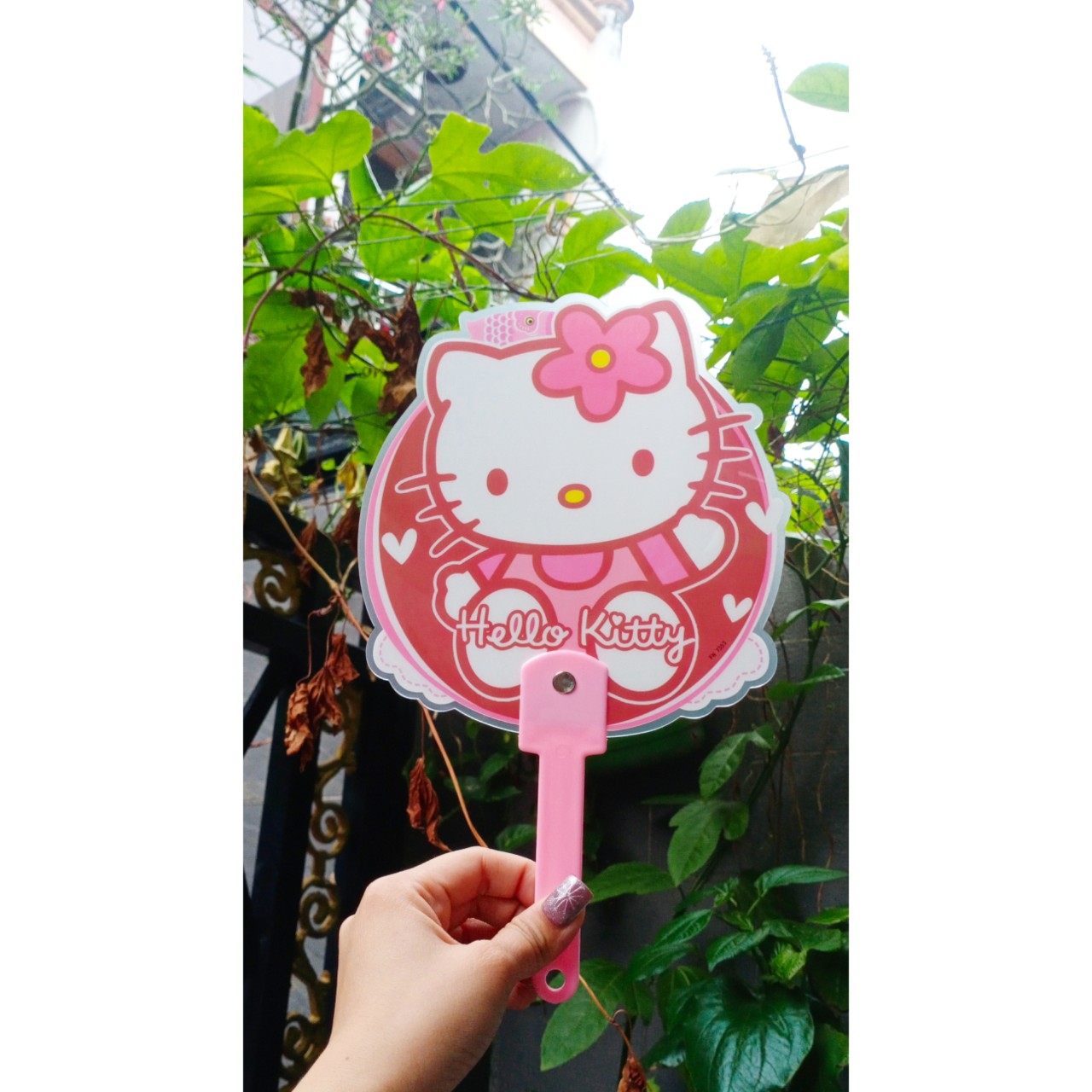 Quạt tròn cầm tay hello kitty