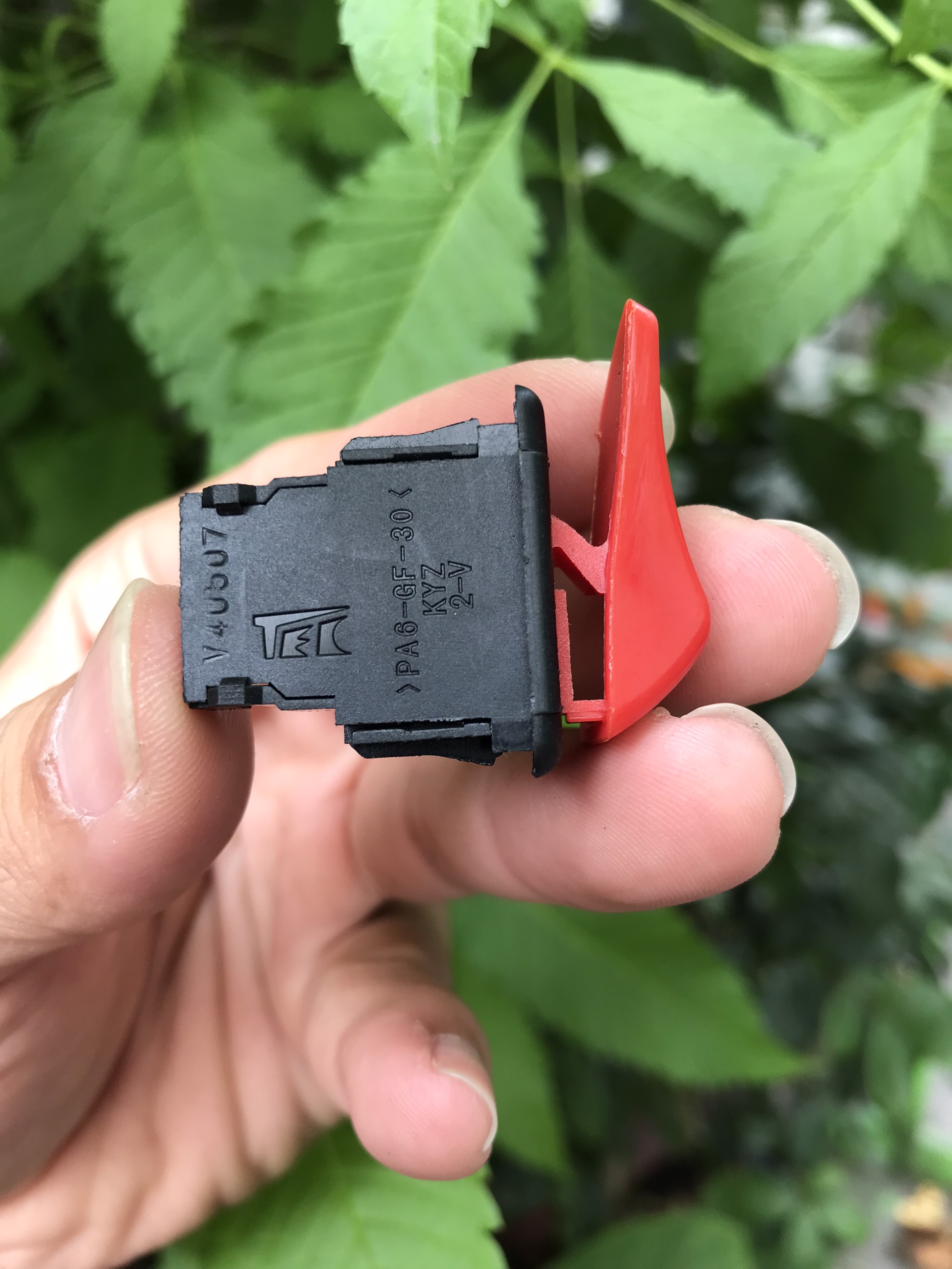 NÚT CÔNG TẮC, NÚT CÔNG TẮC ĐỀ MÀU ĐỎ SHVN LEAD WAVE BLADE SH MODE