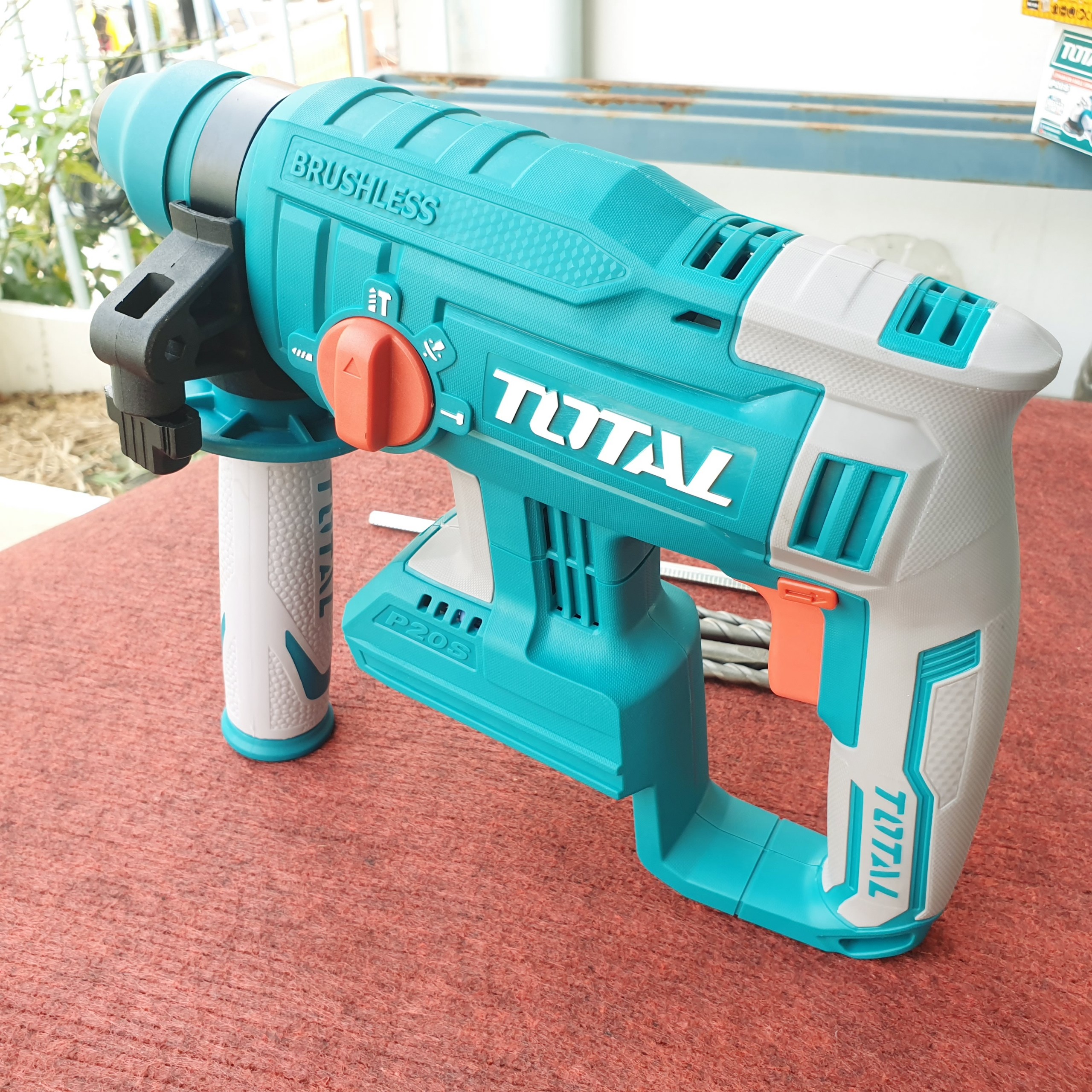 Máy khoan bê tông dùng pin 20v total trhli2201 không chổi than