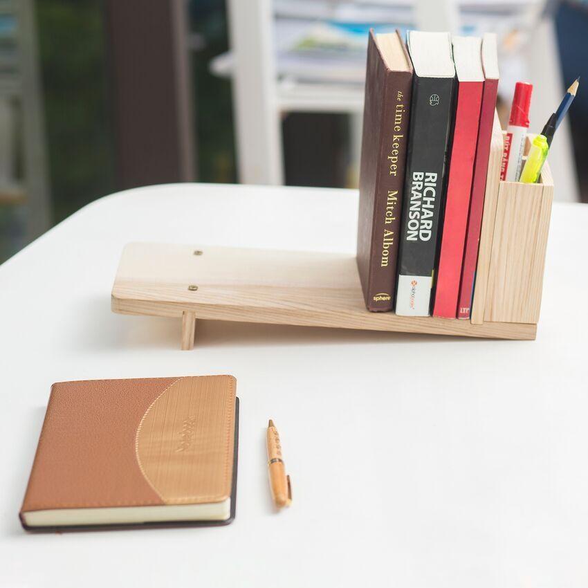 kệ sách mini để bàn, kệ sách kèm hộp đựng bút, Giá sách nhỏ xinh bằng gỗ, giá sách gỗ đẹp