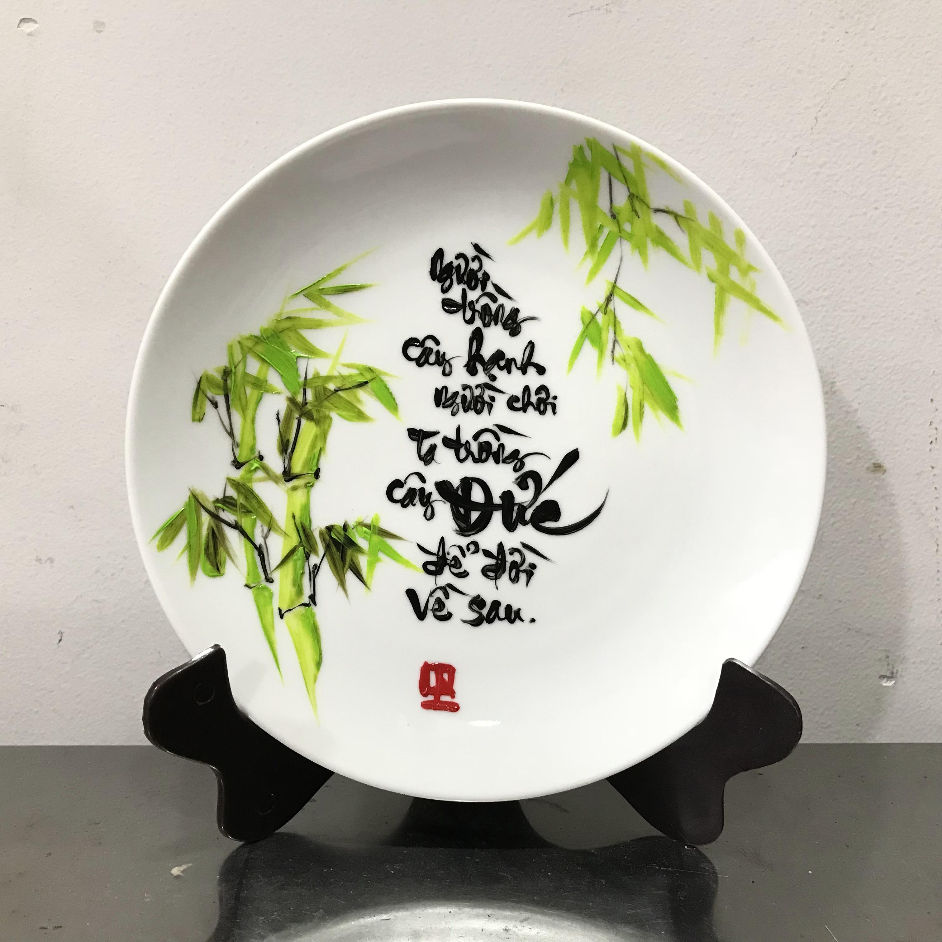 Dĩa sứ viết thư pháp 21cm- d007 - chữ đức