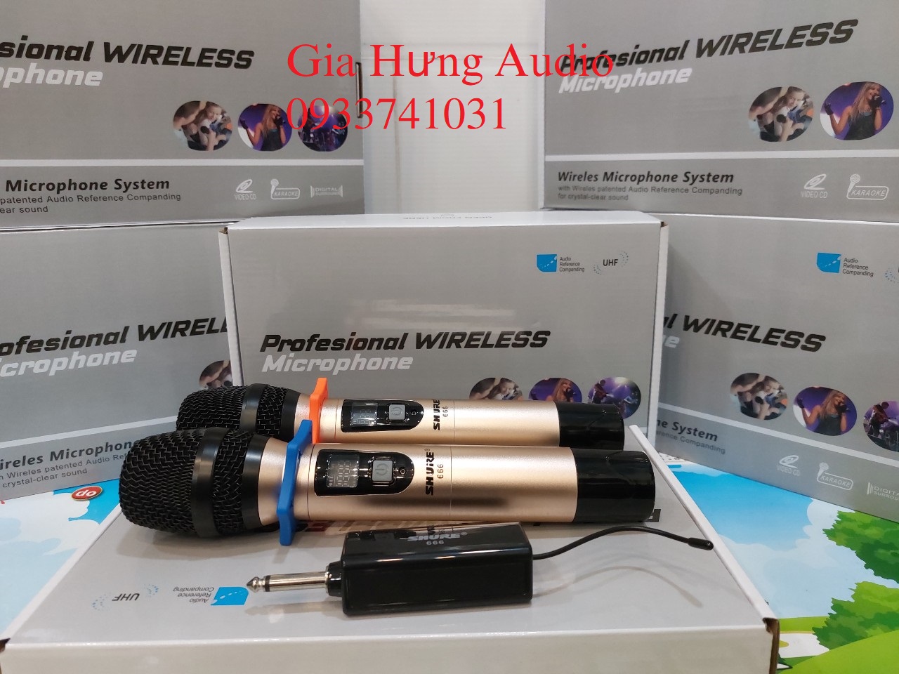 Micro không dây cao cấp Shure 666, hát nhẹ ít hú.