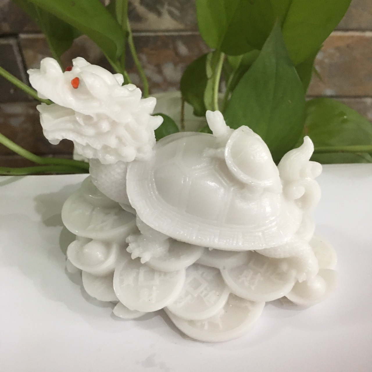 Tượng long quy cõng con màu trắng chiêu tài lộc dài 12 cm
