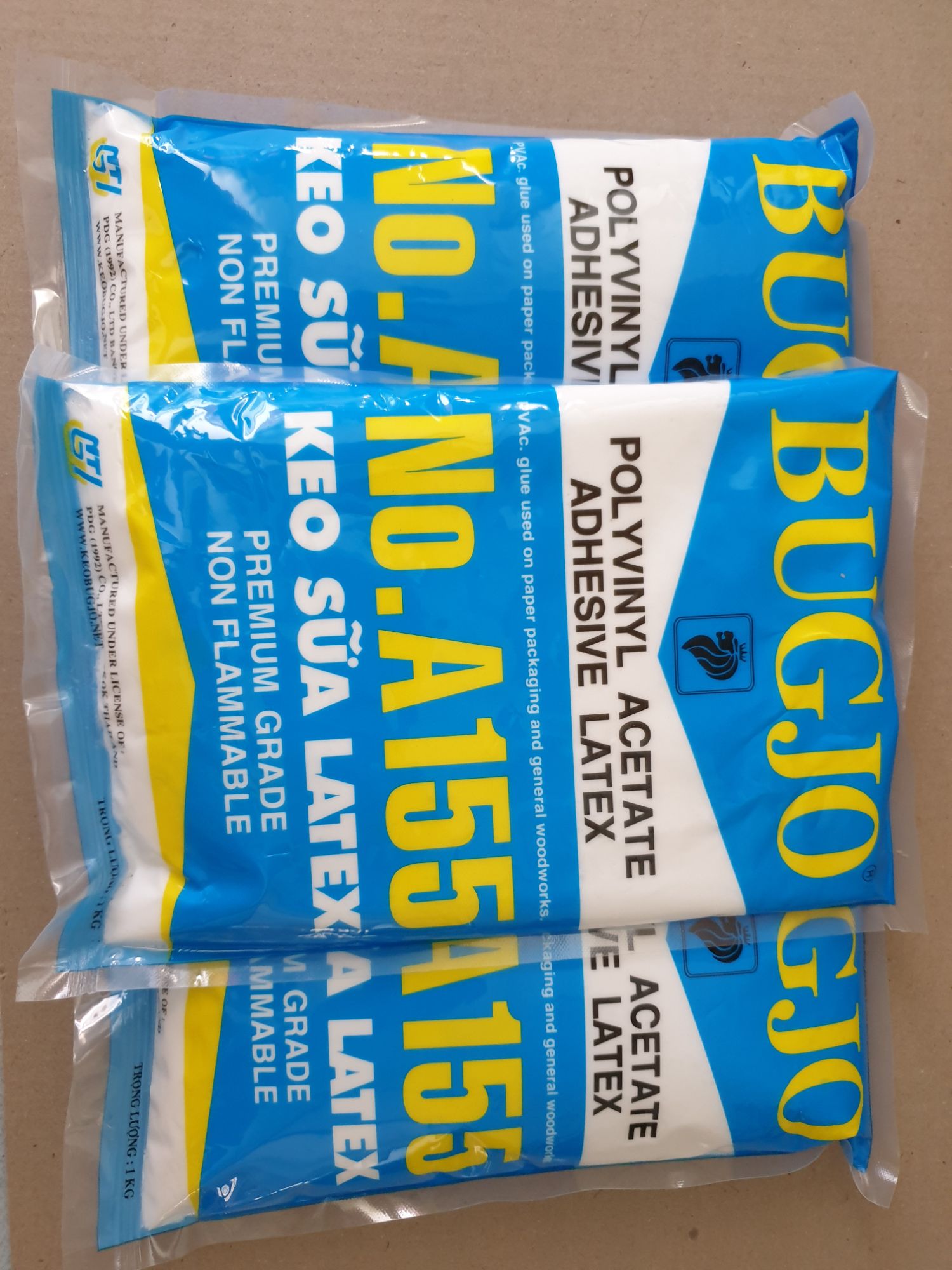 Keo sữa LATEX BUGJO A155 dán giấy, gỗ, simili, giấy dán tường...
