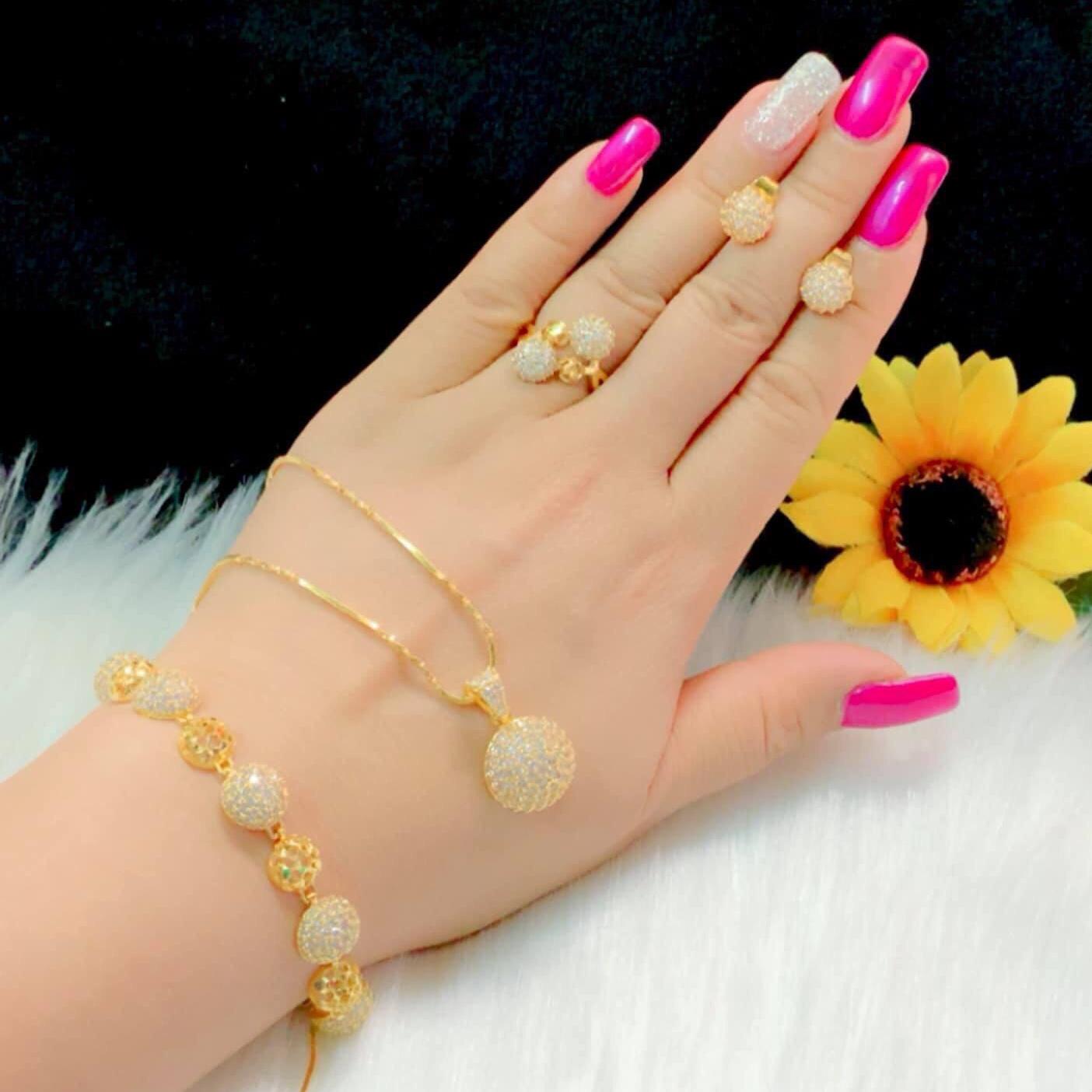 [ RẺ VÔ ĐỊCH] Bộ trang sức nữ mạ vàng 18k cao cấp, bộ trang sức dát vàng thật bi châu tròn dát đá pha lê tấm siêu lấp lánh lung linh thiết kế xinh xắn dễ thương tinh tế Trang sức Minshop VB417091901 - Đeo đi tiệc đi chơi cực sang trọng