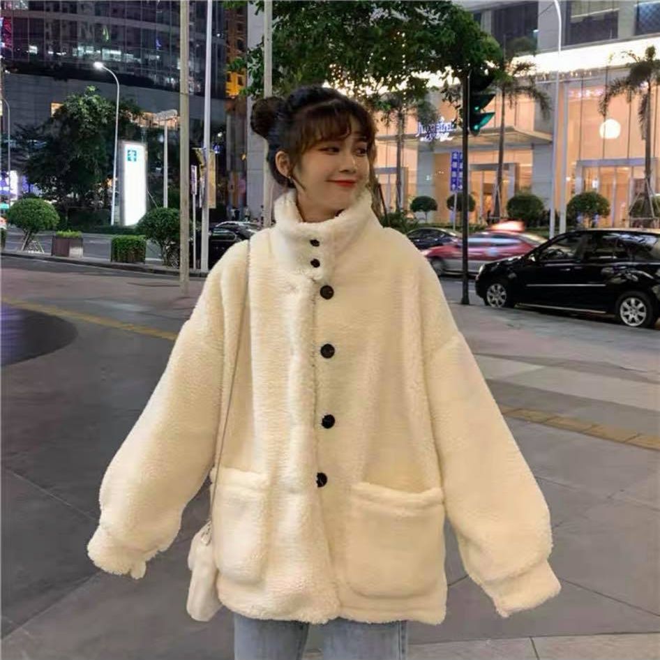 (ẢNH THẬT) Áo khoác lông nữ, áo khoác lông ulzzang khuy cài túi vuông, áo khoác lông màu trắng, áo khoác lông mượt mà, Áo khoác lông hàn quốc, TUỆ LÂM, Áo khoác lông quảng châu siêu ấm, áo lông kiểu, áo lông trắng
