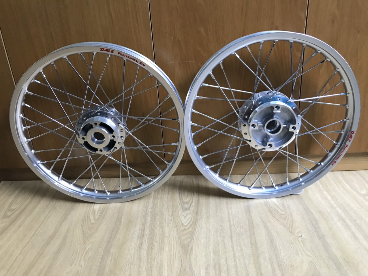 BỘ CĂM ĐÙM NIỀNG MẠ CROM THÁI EXCITER 135 RÁP ZIN KHÔNG ĐỘ CHẾ VÀ DÒNG XE KHÁC ĐỘ LÊN 2 ĐĨA TRƯỚC SAU