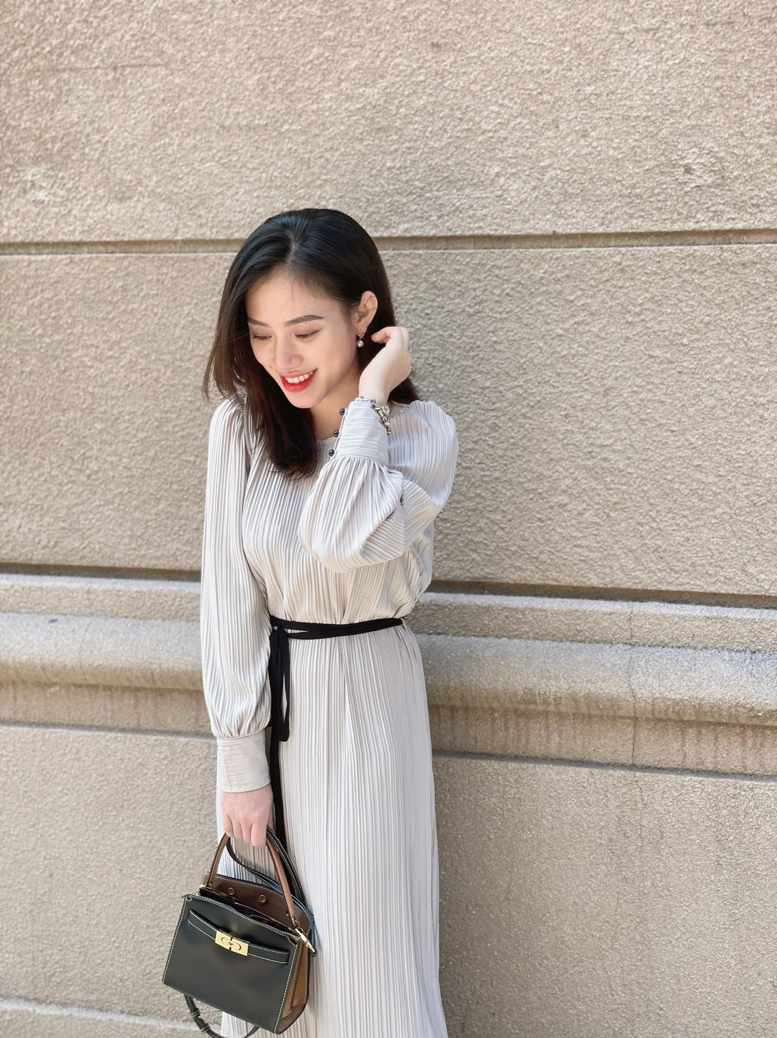 Alysa Dress - Váy dập ly buộc eo dáng dài